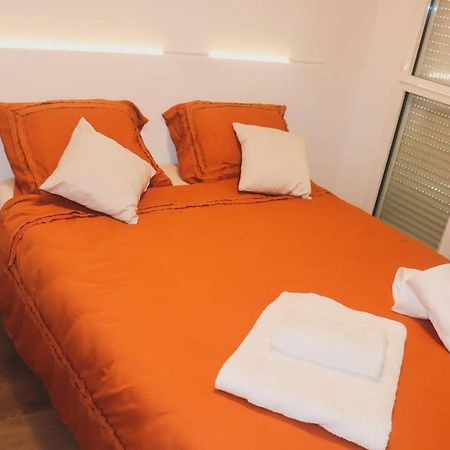 T3 Au Centre Ville Avec Balcon, Parking Gratuit Кемпер Экстерьер фото